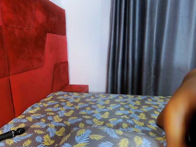 queenbees cam belle