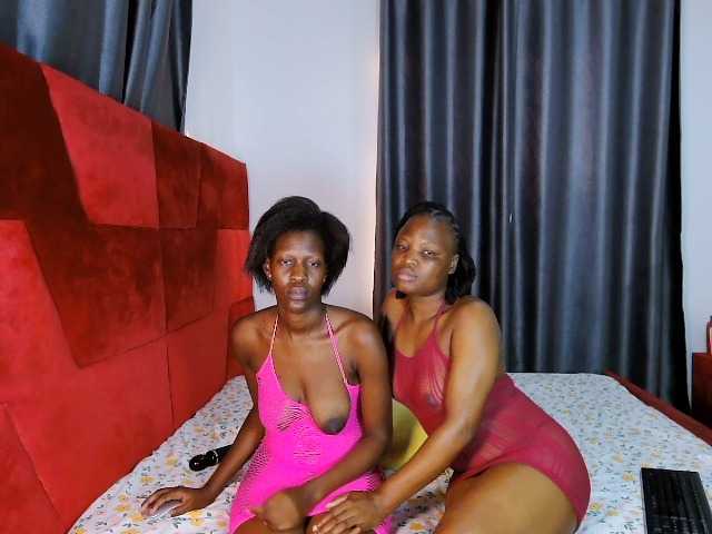 Queenbees live webcam show