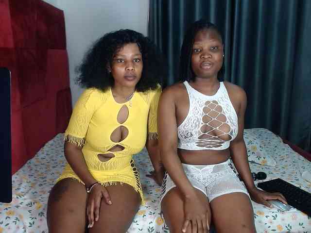 Queenbees Live Webcam on BongaCams