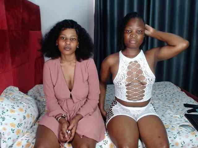 Queenbees Live Webcam on BongaCams