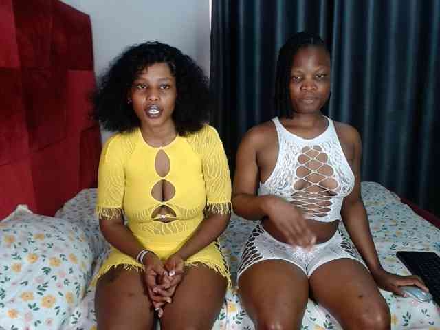 Queenbees Live Webcam on BongaCams