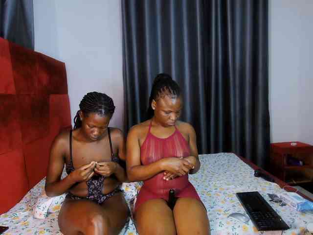 Queenbees Sex Cam Show