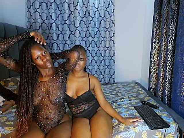 Queenbees Sex Cam Show