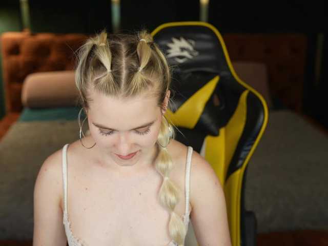 Ava054