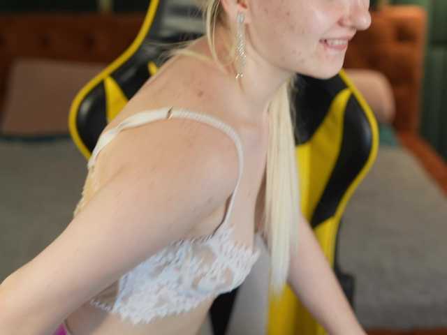 Ava054