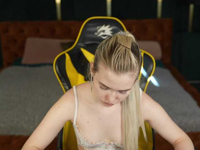Ava054