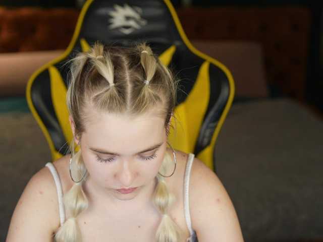 Ava054
