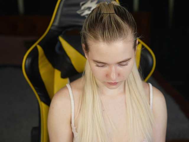 Ava054