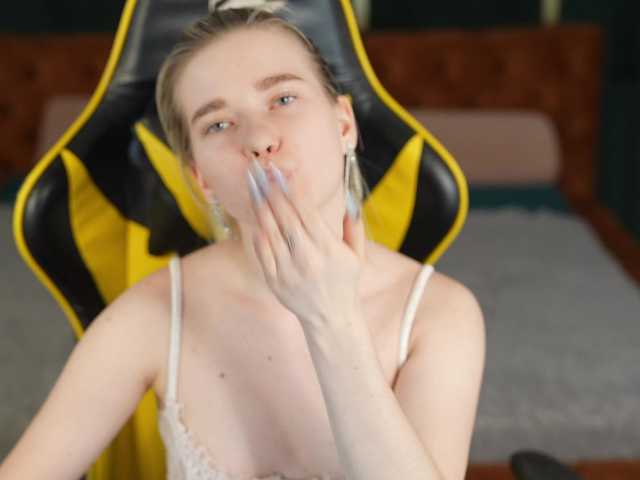 Ava054