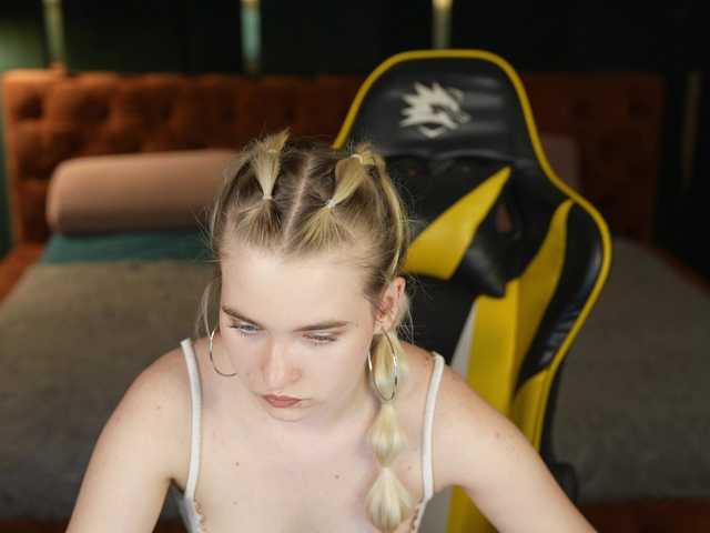 Ava054 live cam on BongaCams