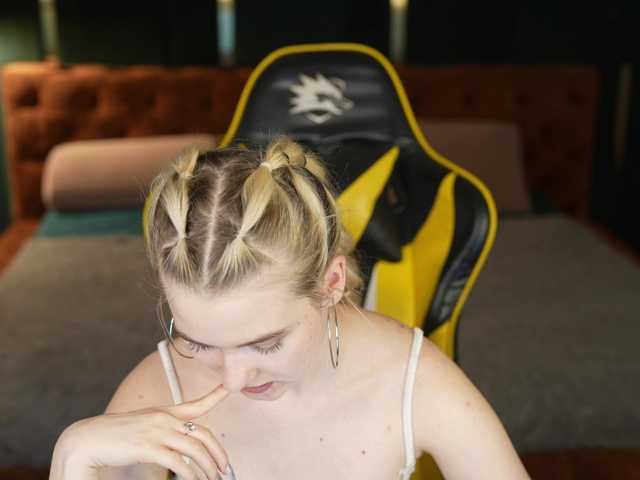Ava054