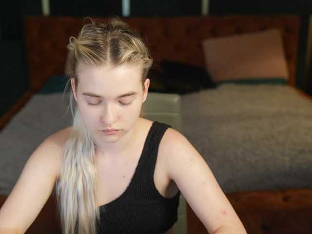 Ava054