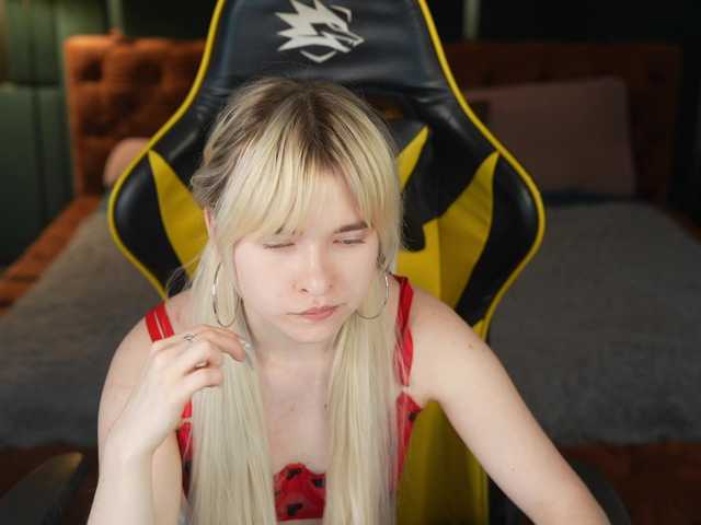 Ava054