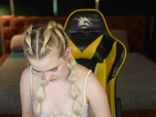 Ava054