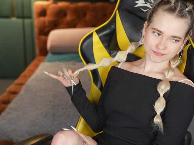 Ava054
