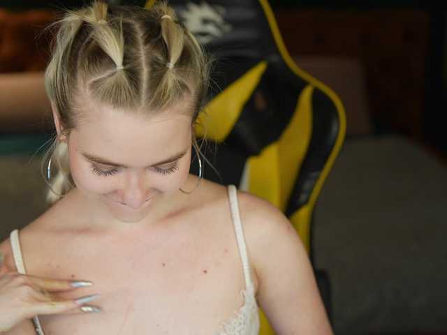 Ava054 live cam on BongaCams