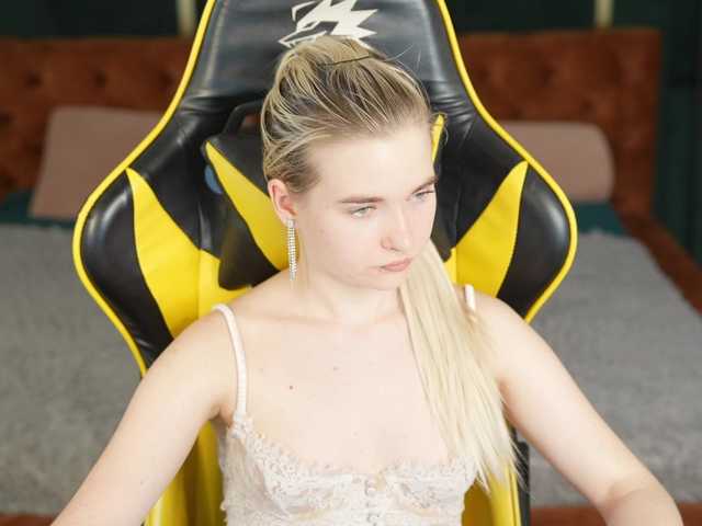 Ava054