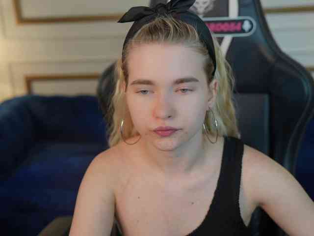 Ava054