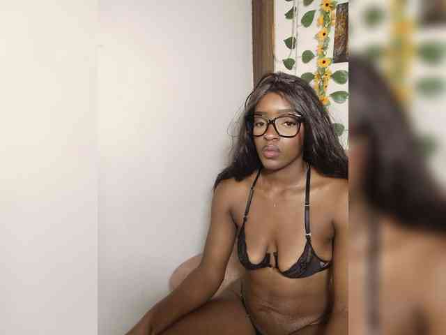 Nahomy27 webcam