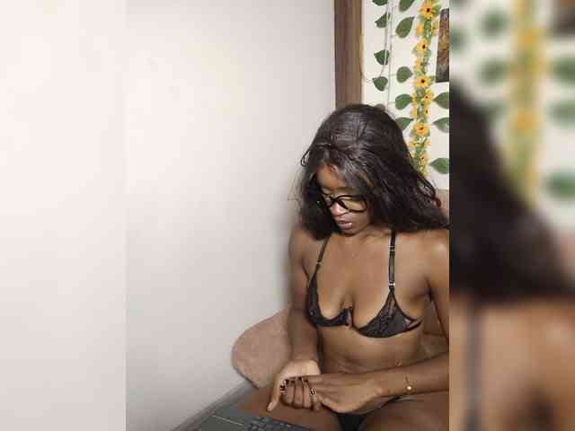 Nahomy27 webcam