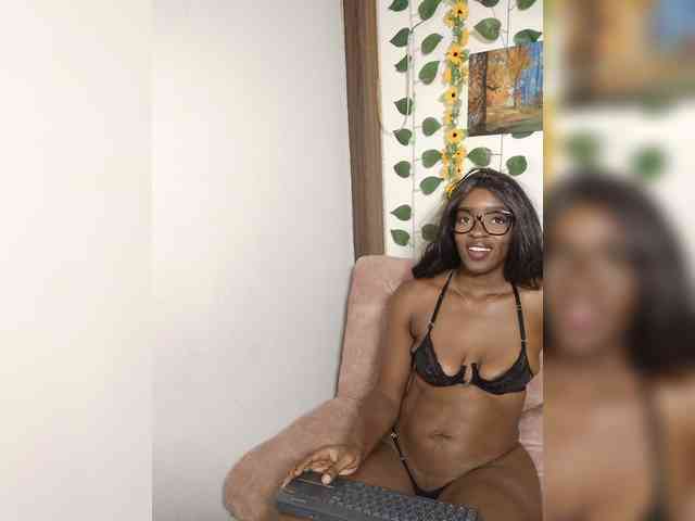 Nahomy27 webcam