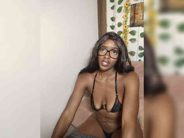 Nahomy27 webcam
