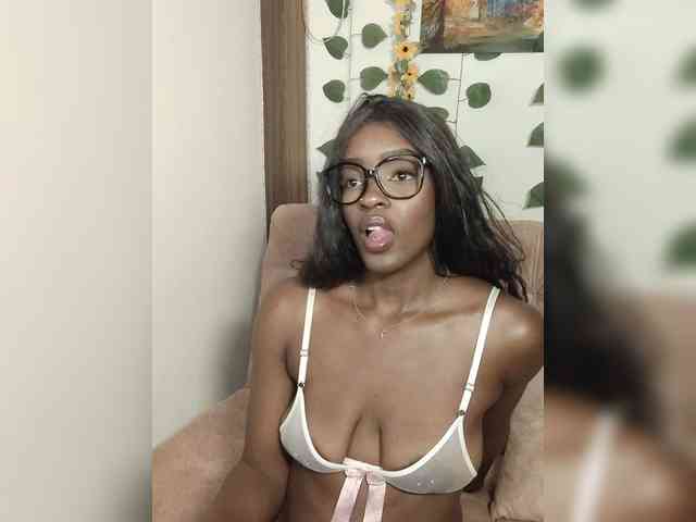 Nahomy27 webcam