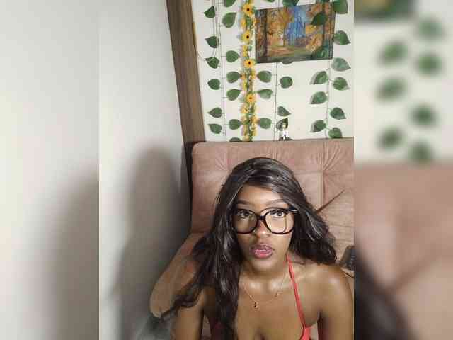 Nahomy27 webcam