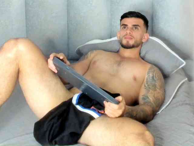 RICARDOGO19 Sex Cam Show