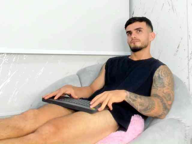 RICARDOGO19 Sex Cam Show