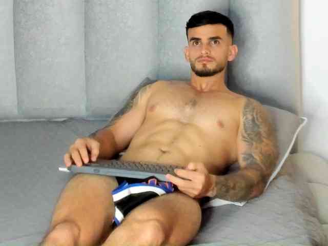 RICARDOGO19 Sex Cam Show