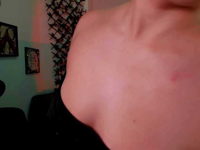 Sielax es otra camgirl española disponible en vivo
