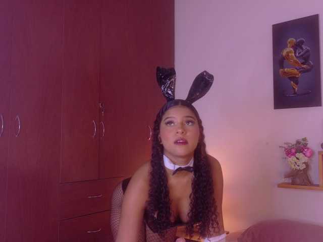 sophia-brunette live cam on BongaCams