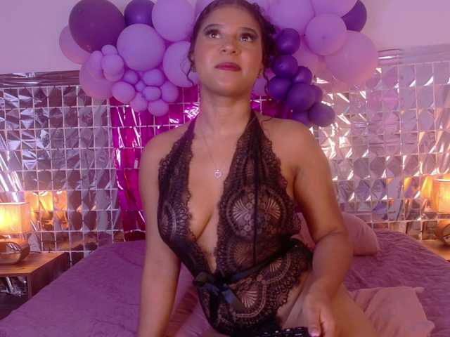 sophia-brunette live cam on BongaCams
