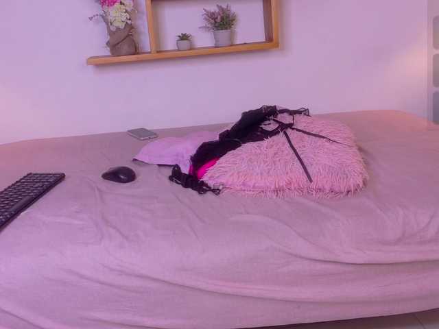 sophia-brunette live cam on BongaCams