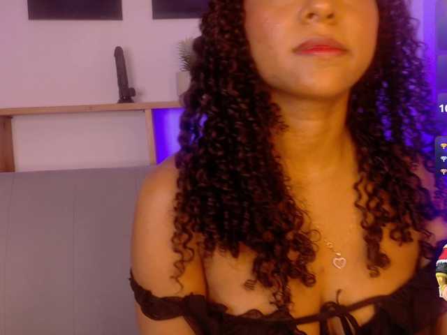 sophia-brunette live cam on BongaCams