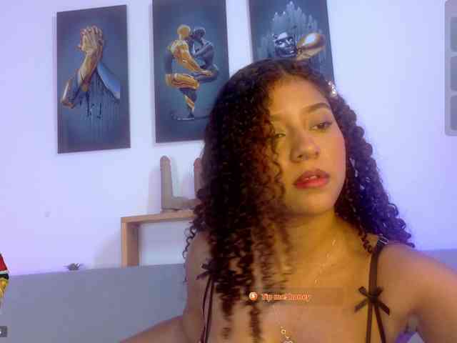 sophia-brunette webcam