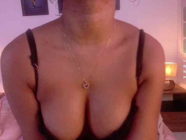 sophia-brunette webcam