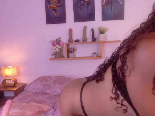 sophia-brunette webcam