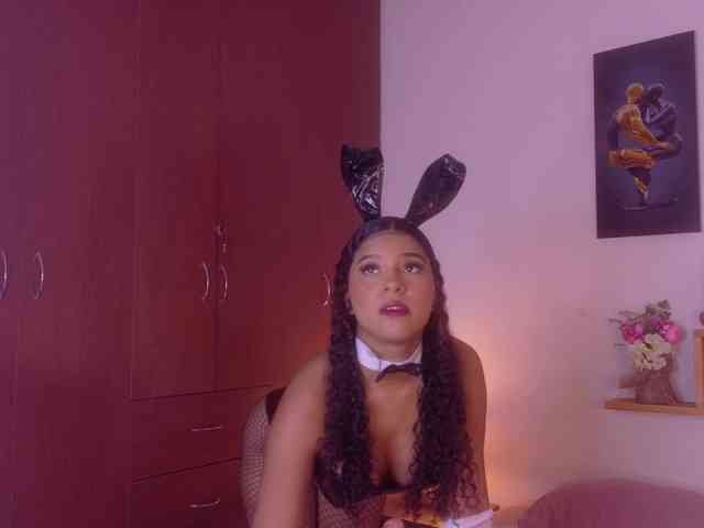 sophia-brunette webcam