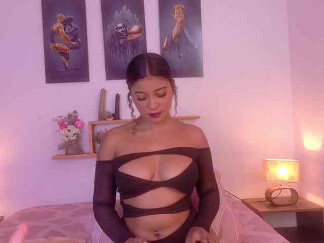 sophia-brunette webcam