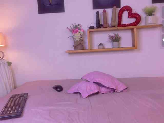 sophia-brunette webcam