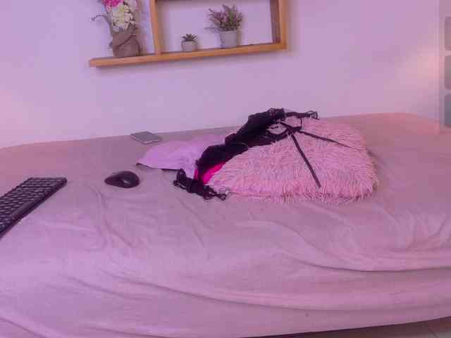 sophia-brunette webcam
