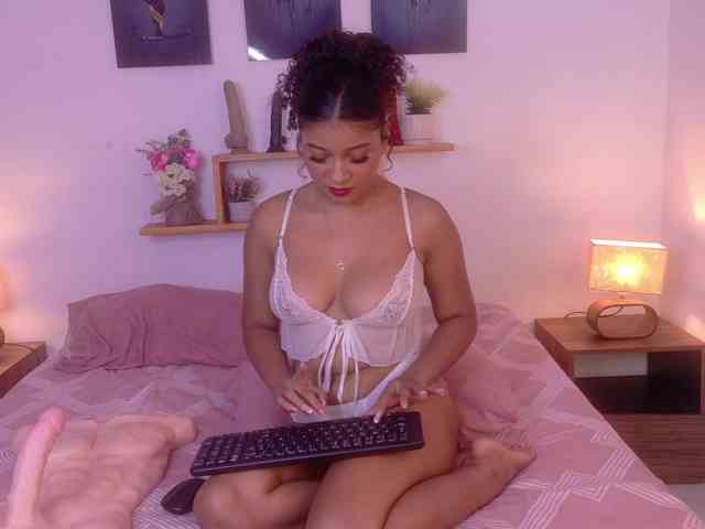 sophia-brunette webcam