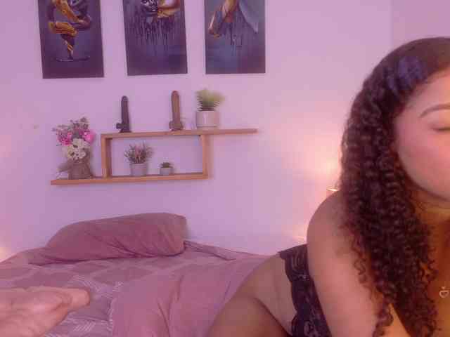 sophia-brunette webcam