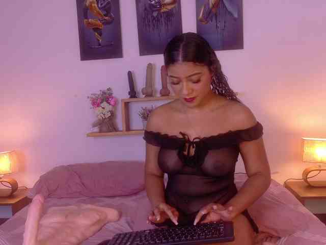 sophia-brunette webcam
