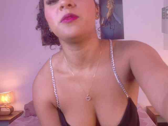 sophia-brunette webcam