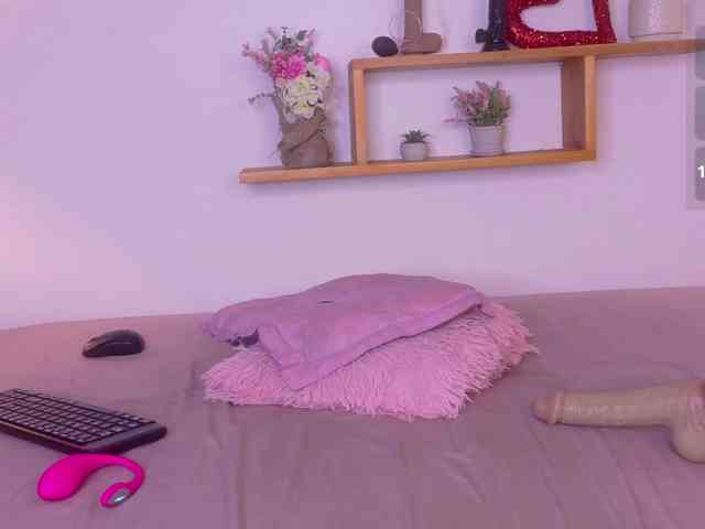 sophia-brunette webcam