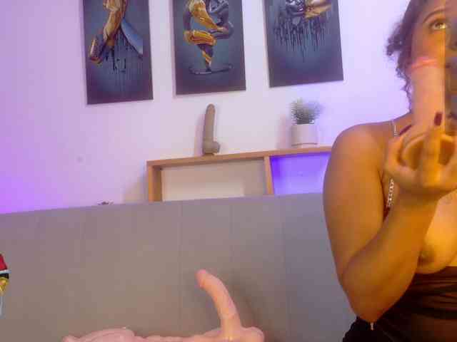 sophia-brunette webcam