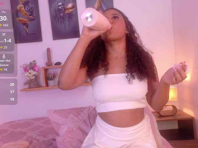 sophia-brunette webcam